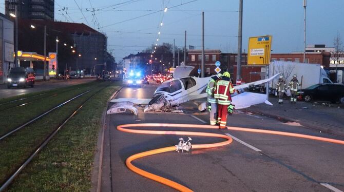 Flugzeug in Stadtgebiet von Mannheim notgelandet Flugzeug in Stadtgebiet von Mannheim notgelandet