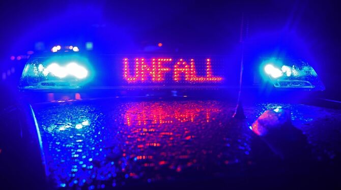 Polizei Blaulicht bei Unfallaufnahme Polizei Blaulicht bei Unfallaufnahme
