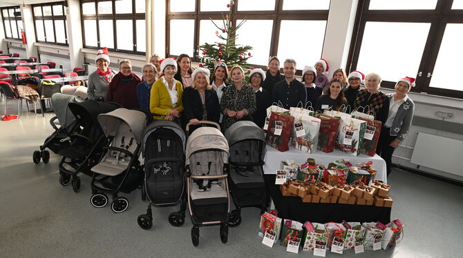 Inner-Wheel-Club Die Damen des Inner-Wheel-Clubs bereiteten zahlreichen Menschen mit ihren Zuwendungen eine schöne Bescherung.