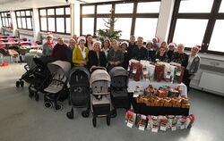 Die Damen des Inner-Wheel-Clubs  bereiteten zahlreichen Menschen mit ihren Zuwendungen eine schöne Bescherung.