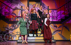 Show-Einlage trotz Mord: Monika Wiedemer, Sabine Bräuning, Anne Leßmeister, Rosa Alice Abruscato, Barbro Viefhaus, Hannah Rebekk