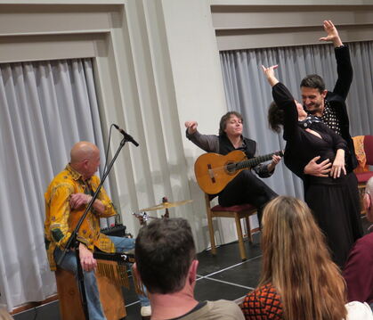 Die Flamenco-Gitarre verbindet sich mit Perkussion und Tanz: (von links) Ricardo Espinosa, Philip Reinhardt, Annette Brenner und