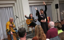 Die Flamenco-Gitarre verbindet sich mit Perkussion und Tanz: (von links) Ricardo Espinosa, Philip Reinhardt, Annette Brenner und