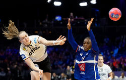 Rückraumspielerin Viola Leuchter ist einer der deutschen Trümpfe, die sich bei der Heim-Weltmeisterschaft ins Rampenlicht spielt