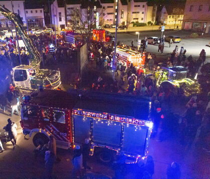 Ein Lichterkonvoi sorgte in Metzingen für Weihnachtsstimmung.