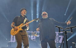 Matthias Röhr und Kevin Russell beim Auftritt mit den Böhsen Onkelz in der Schleyerhalle.