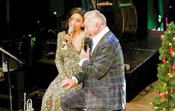 Kevin Tarte und Mercedesz Csampai interpretierten gefühlvolle Duette.