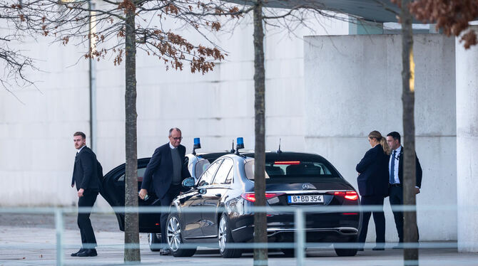 brb, lbn, Ukraine, USA, Russland, Europa, ankunft, Dienstwagen, Krieg, Konflikte, International, EU Bundeskanzler Friedrich Merz kommt vor den Ukraine-Beratungen im Kanzleramt an.