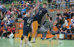 Moritz Bader im Anflug. FOTOS: BAUR