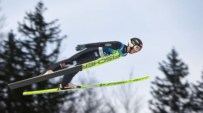 Springt beim Continental Cup in Ruka 128 und 123 Meter weit: Ben Bayer vom VfL Pfullingen. FOTO: VEREIN Springt beim Continental Cup in Ruka 128 und 123 Meter weit: Ben Bayer vom VfL Pfullingen. FOTO: VEREIN