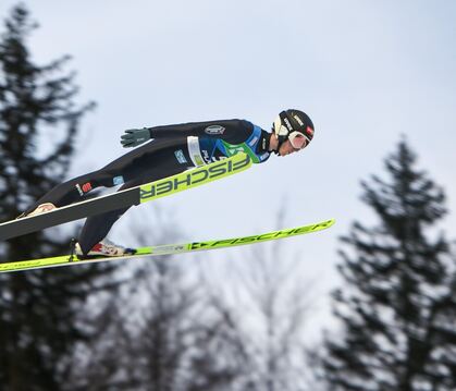 Springt beim Continental Cup in Ruka 128 und 123 Meter weit: Ben Bayer vom VfL Pfullingen. FOTO: VEREIN