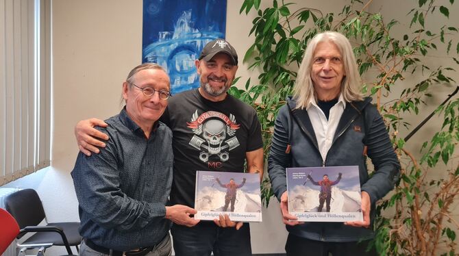 Reiner Frenz (links) hat das abenteuerliche Leben von Jimmy Müller (Mitte) aufgezeichnet. Der reich bebilderte Band ist im Verla