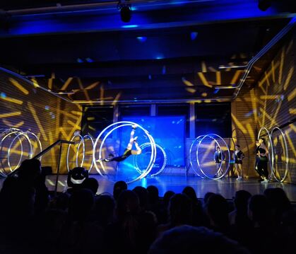 Die Rhönradgruppe begeisterte das Publikum bei der Jahresabschlussfeier des TSV Undingen, ebenso die Fußballer, die den "Schuh d