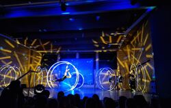 Die Rhönradgruppe begeisterte das Publikum bei der Jahresabschlussfeier des TSV Undingen, ebenso die Fußballer, die den "Schuh d