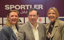 Das Organisationsteam hinter der renommierten Gala: Beate, Klaus und Deborah Dobbratz (von links).  FOTO: WALKER