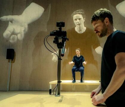 Claude de Demo und Paul Grill in »V13 – Die Terroranschläge von Paris«.