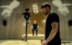 Claude de Demo und Paul Grill in »V13 – Die Terroranschläge von Paris«.