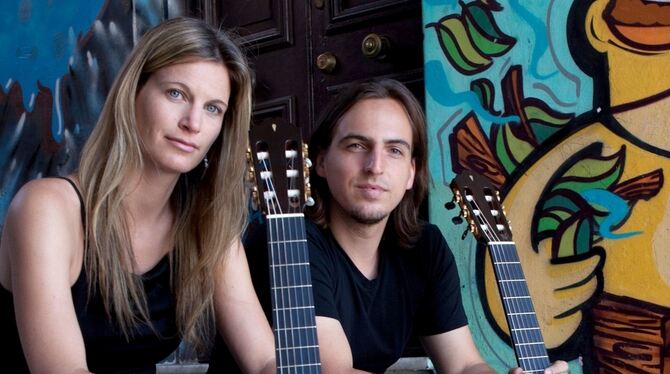 Szene Aktuell Die Gitarristen Katrin Klingeberg und Sebastián Montes geben am Sonntag mit Freunden ein Benefizkonzert im Pappelgarten.