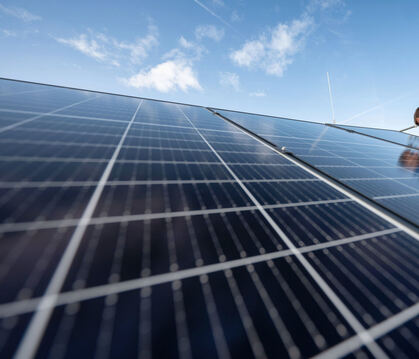 Photovoltaik auf Freiflächen soll in Hohenstein komplett in Hand der Gemeinde bleiben. Jetzt wird eine erste Anlage bei Bernloch