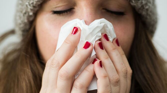 Die Grippewelle rollt - Ist noch genug Impfstoff verfügbar? Die Grippewelle rollt - Ist noch genug Impfstoff verfügbar?