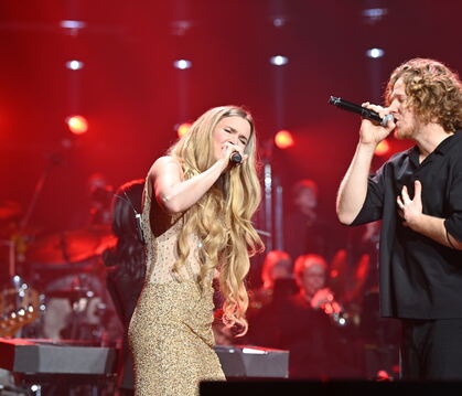 Einer der Schlüsselmomente des Abends: Joss Stone trifft im Duett auf Michael Schulte.