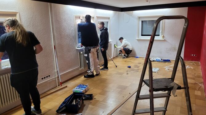 Renovierungsarbeiten Das Herzstück der neuen Unterkunft wird der Lehrsaal sein. Mit dem Streichen des Raumes begannen die Arbeiten der Malteser vor O