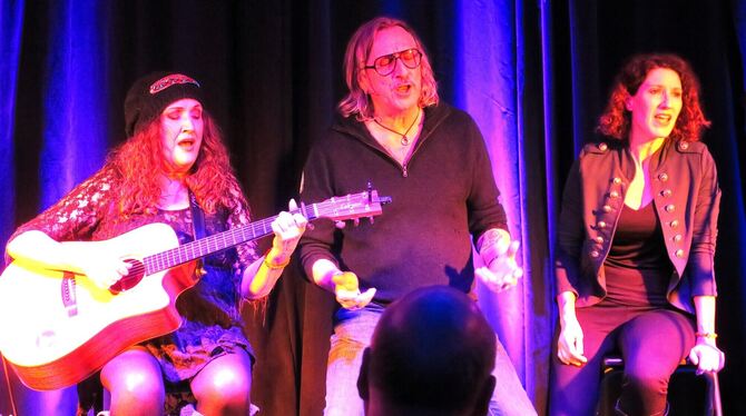 haigis kuhn back konzert hirsch glems pop rock foto akr Clubkonzert im Glemser "Hirsch": Thomas Kuhn, besser bekannt als DTK, performt mit Anne Haigis und Susanne Back das "Whisky Lull