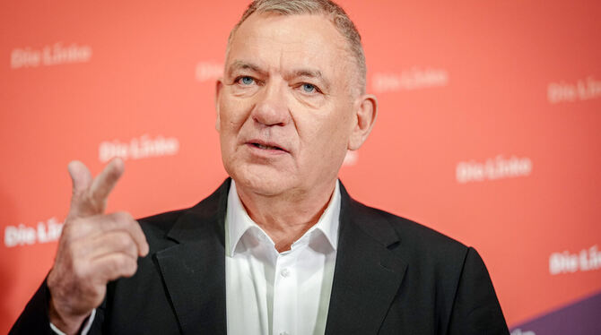 lbn, brb, Drogen, Militär, Öl Jan van Aken, Parteivorsitzender der Partei Die Linke, findet, dass Arbeitnehmer durch Feiertage an den Wochenenden um ihre verd