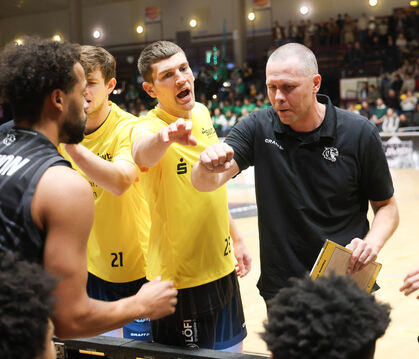 Trainer Henrik Sonko hatte zu Wochenbeginn nur fünf gesunde Spieler im Training zur Verfügung.