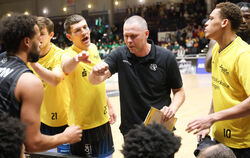 Trainer Henrik Sonko hatte zu Wochenbeginn nur fünf gesunde Spieler im Training zur Verfügung.