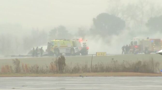 Flugzeug am Regionalflughafen in North Carolina abgestürzt Flugzeug am Regionalflughafen in North Carolina abgestürzt