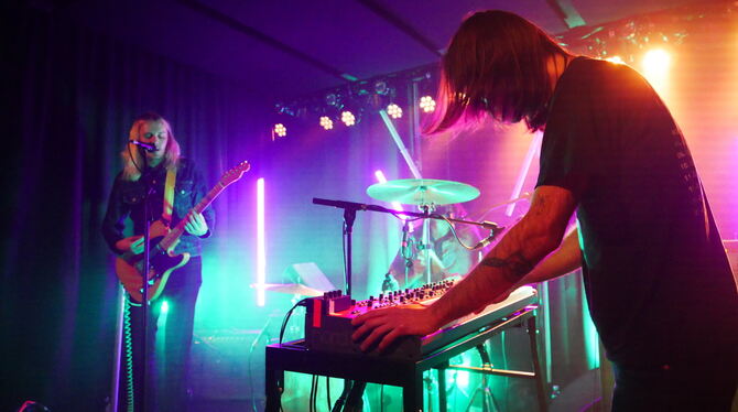 Indi(e)stinction franz. K Odd Couple und Worm Reducer Elektronischer Gitarrenschrei und Trommelwahn: Odd Couple.