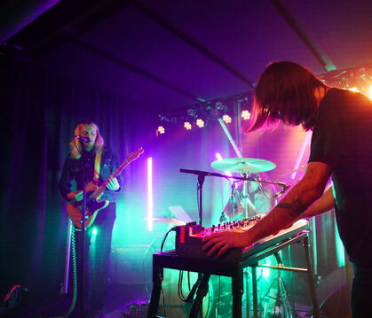 Elektronischer Gitarrenschrei und Trommelwahn: Odd Couple.