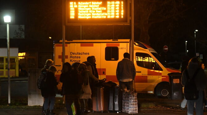 Gestrandete Reisende am Bahnhof Mössingen
