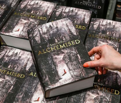 Buch »Alchemised« von Autorin SenLinYu