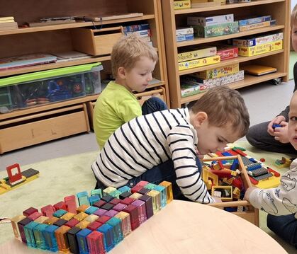 Der neue Gruppenraum ist prima: Während des Umbaus des Kindergarten Hausen waren die Jungen und Mädchen in der Mehrzweckhalle un