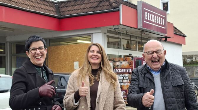 Helle Freude kurz vorm Fest: (von links) Metzingens OB Carmen Haberstroh, Filiz Dalkilic von der Liegenschaftsverwaltung der Sta