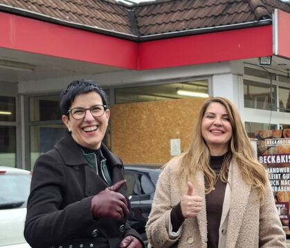 Helle Freude kurz vorm Fest: (von links) Metzingens OB Carmen Haberstroh, Filiz Dalkilic von der Liegenschaftsverwaltung der Sta