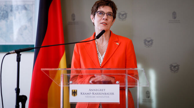 Annegret Kramp-Karrenbauer (CDU) setzte sich erneut gegen Friedrich Merz durch.