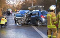 Kollision von Linienbus und Auto – mindestens ein Verletzter