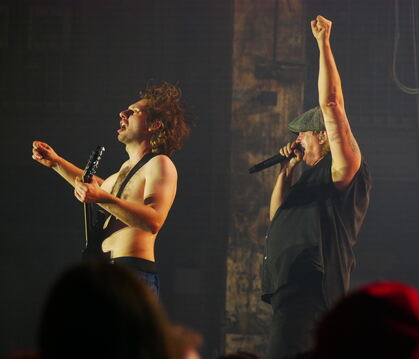 Gitarrensturm und wilder Schrei: Kili Locke (links) und Grant Foster von We Salute You.