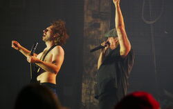 Gitarrensturm und wilder Schrei: Kili Locke (links) und Grant Foster von We Salute You.