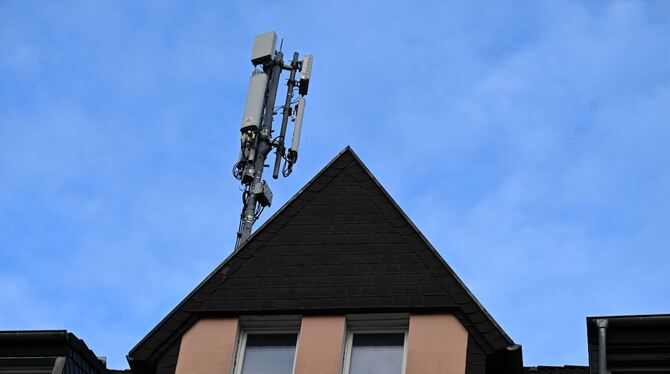 Mobilfunk-Mast auf Wohnhaus