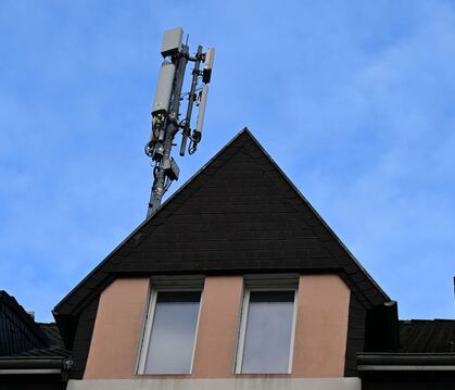 Mobilfunk-Mast auf Wohnhaus