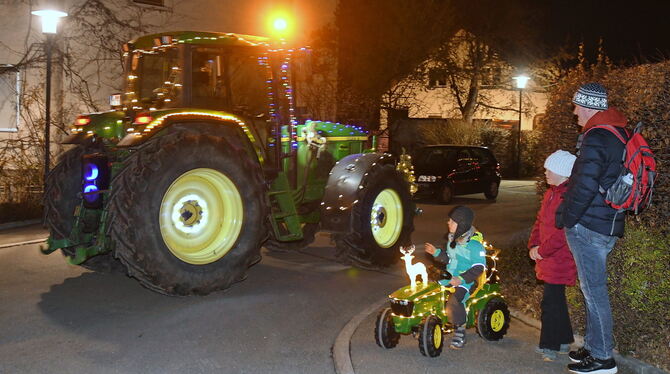 Beim Lichterkonvoi durch Öschingen hatten alle viel Spaß.