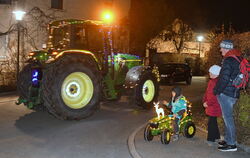 Beim Lichterkonvoi durch Öschingen hatten alle viel Spaß.