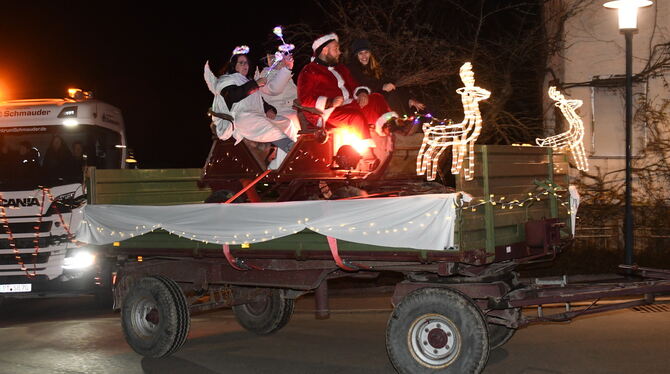 Engel und Co. beim einzigen Umzug, den es in Öschingen im Jahresverlauf gibt.