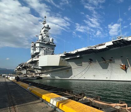 Frankreichs Flugzeugträger Charles de Gaulle in Philippinen