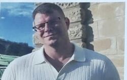 Alexander Rukeltukel - hier das abfotografierte Bild von seinem Flyer - will Bürgermeister in Dettingen werden.