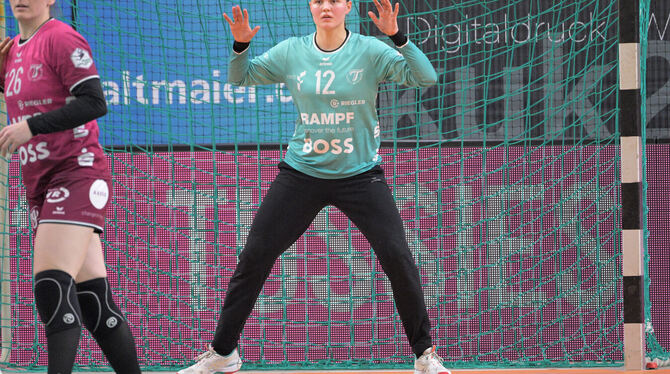 Handball / DHB / HBF / Frauen / Alsco Handball Bundesliga Frauen / Alsco HBF/ DHB-Pokal / 11.Ligaspieltag / Saison 2025/2026 Metzingens Torhüterin Marie Weiss verhindert mit einer Parade in der Schluss-Sekunde den Oldenburger Ausgleich.